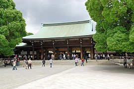 拝殿前の広場